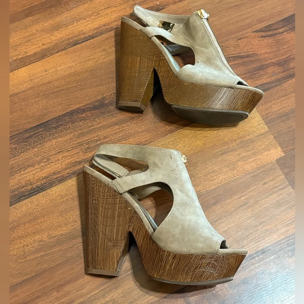 G by Guess Sailors Open-Toe Platform Heel Sandals – Size 10M